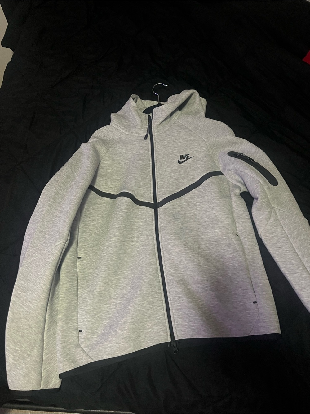 Nike Men’s Light Gray Hooded Performance Jacket with Black Trim